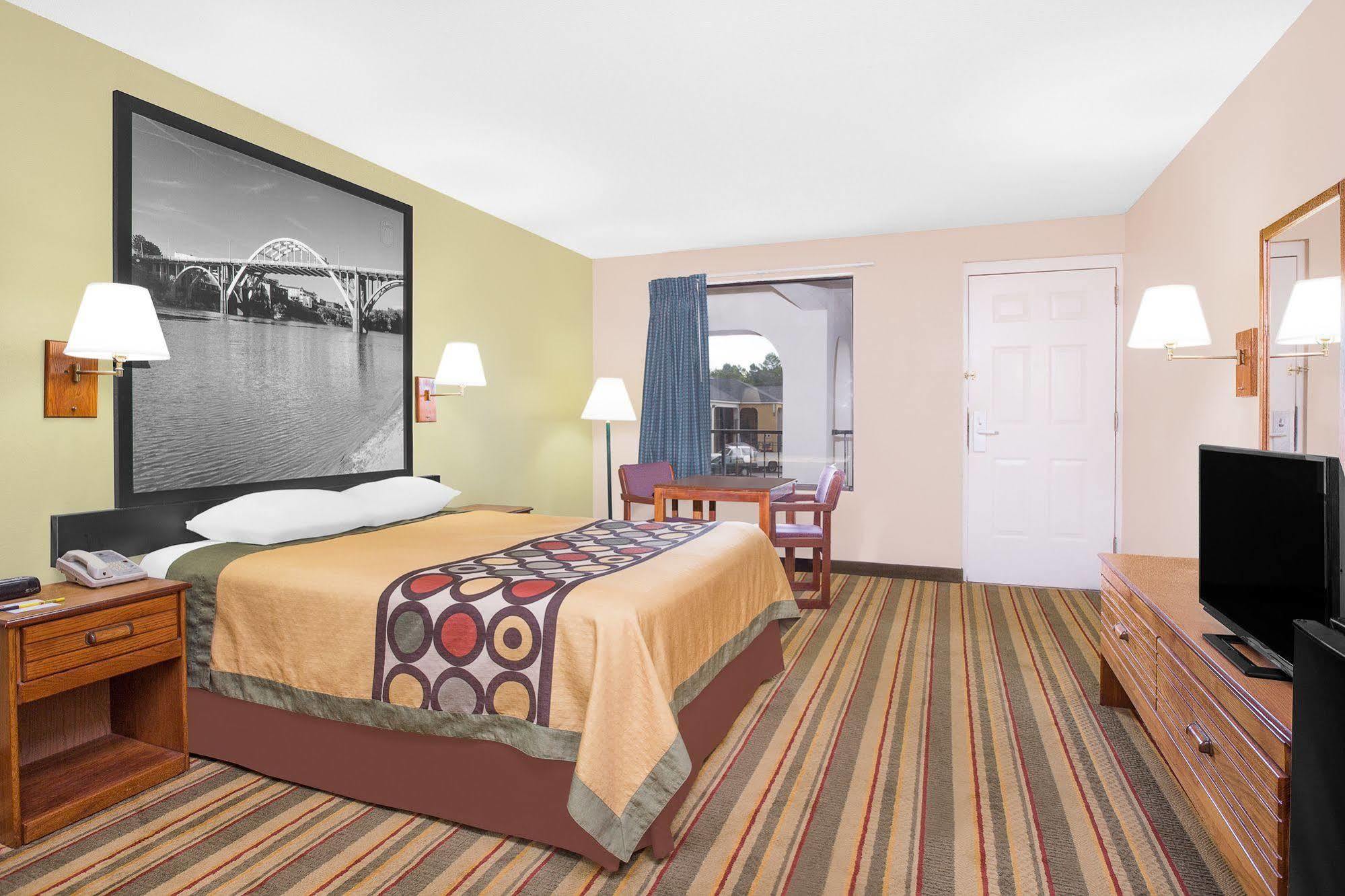 Super 8 By Wyndham Eufaula Hotel Buitenkant foto